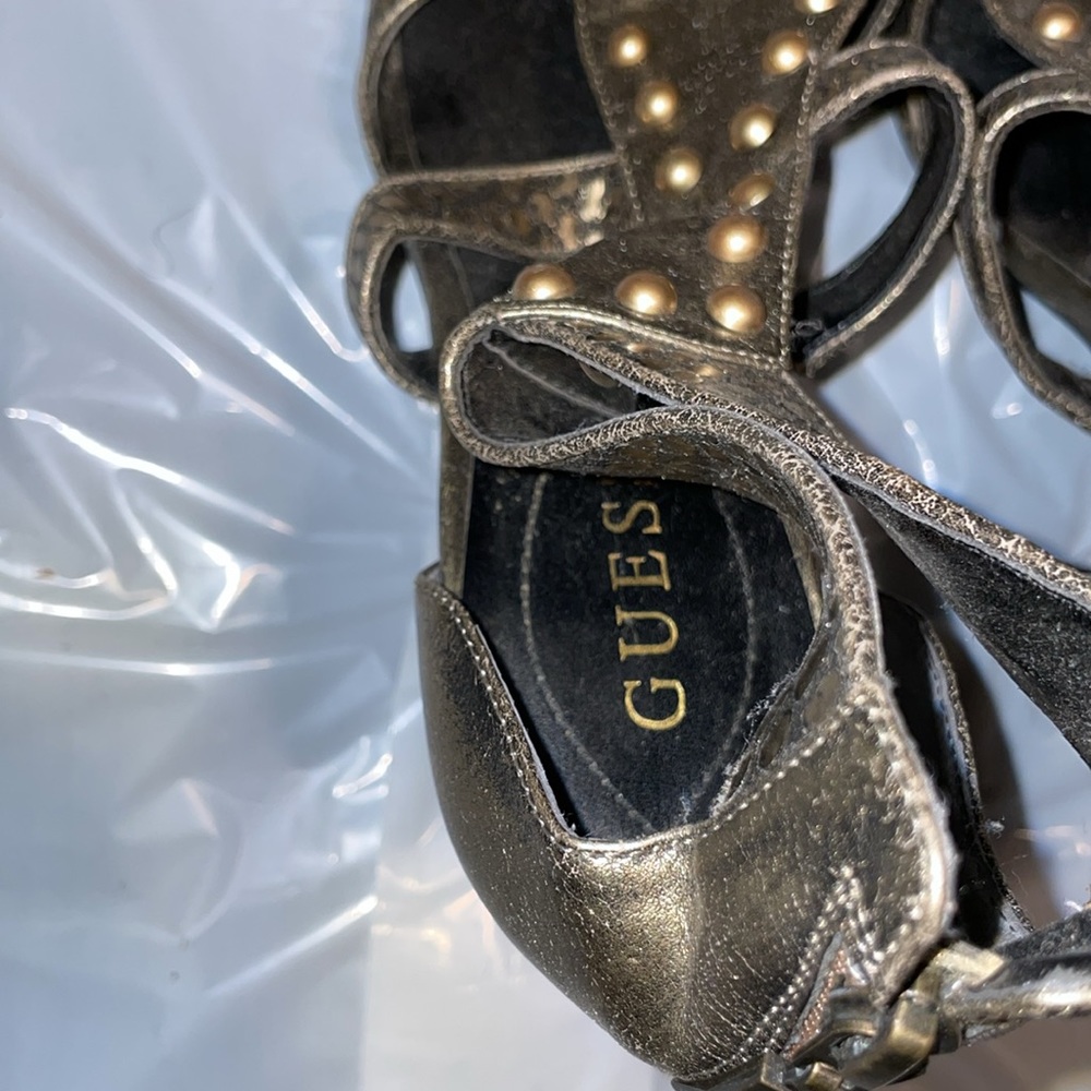 Guess - Picture 7 of 10